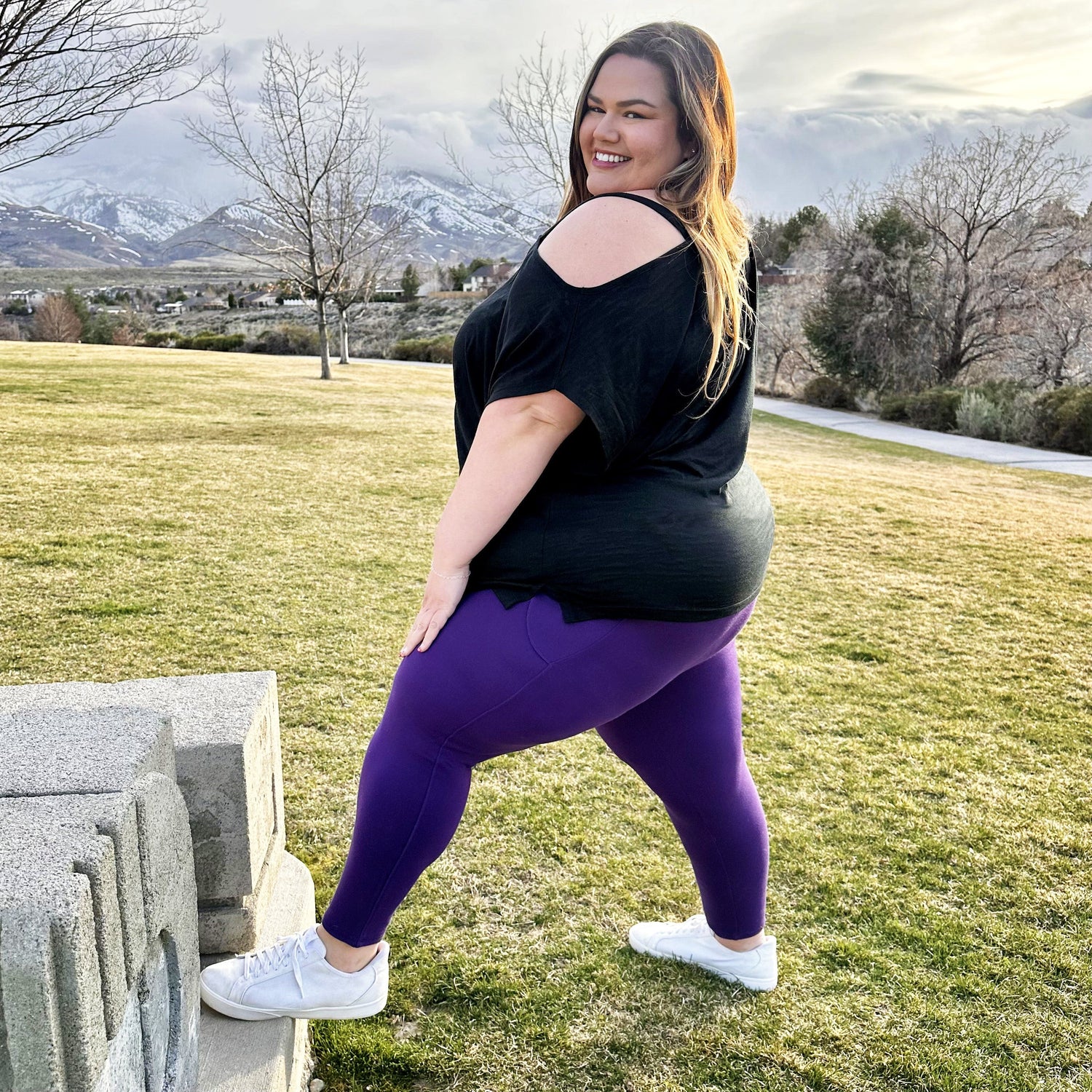 Debbie Off Shoulder Tee - Negro