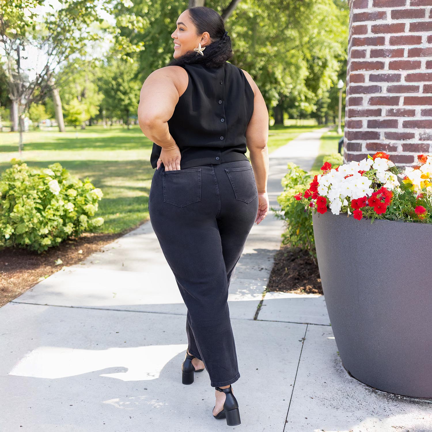 Larrissa, 5ft 11in / 181cm - Size F1 Long