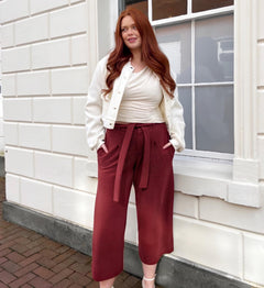 Elyshia, 6'1" - Size D2