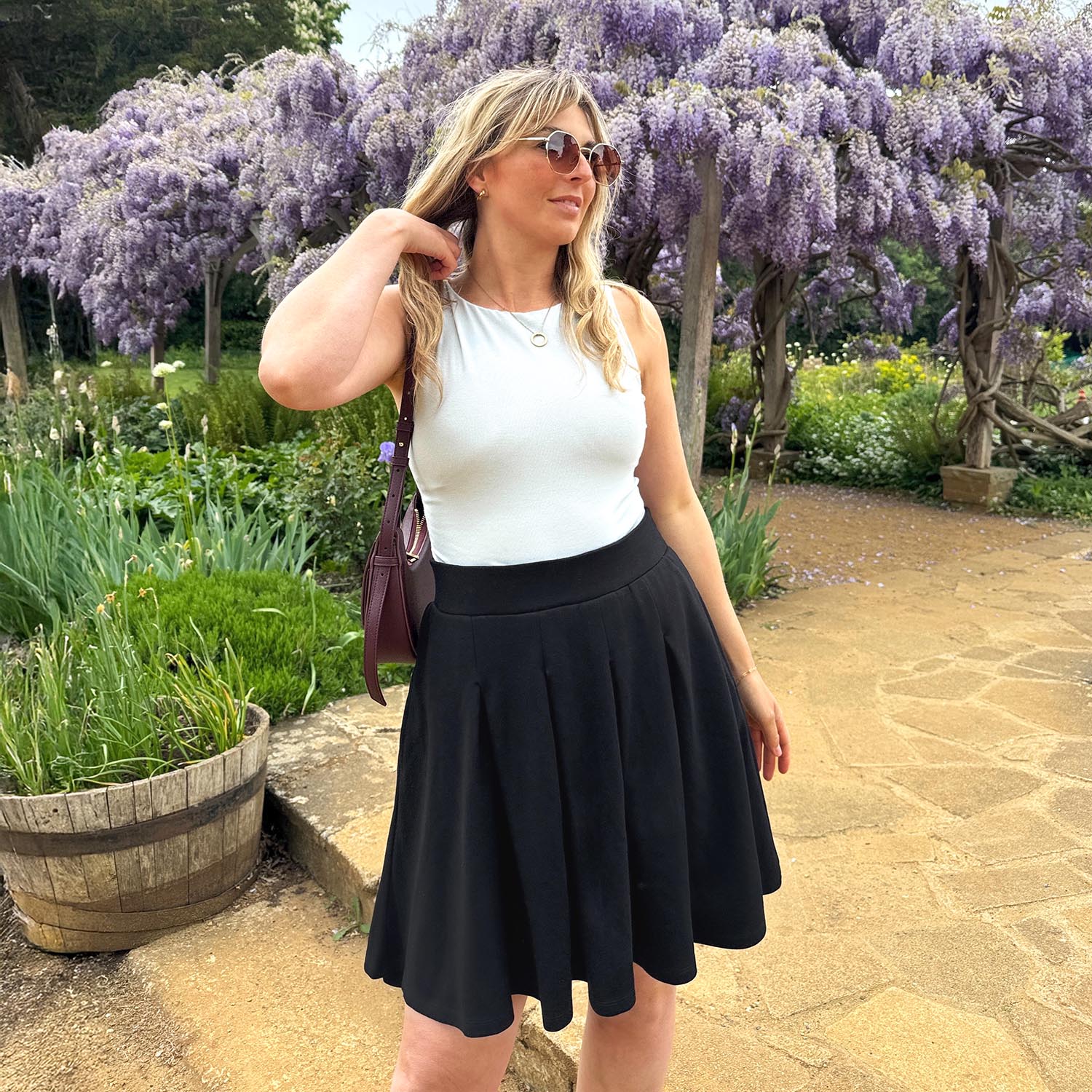 Toni, 5'7
